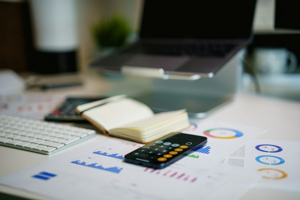 Calculator and financial report used to compare long-term web hosting costs